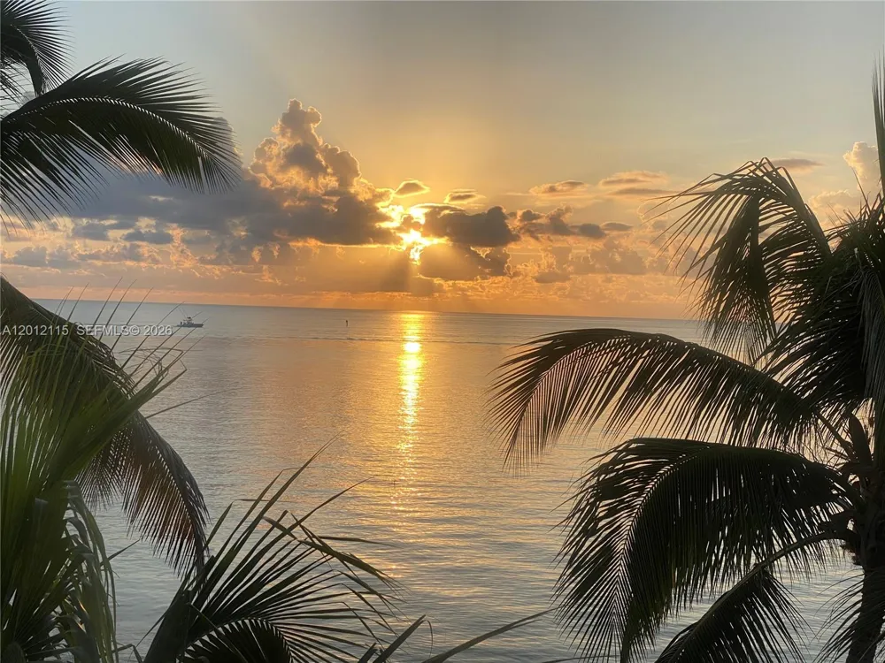 60 Ocean Front Dr Key Largo, FL 33037
