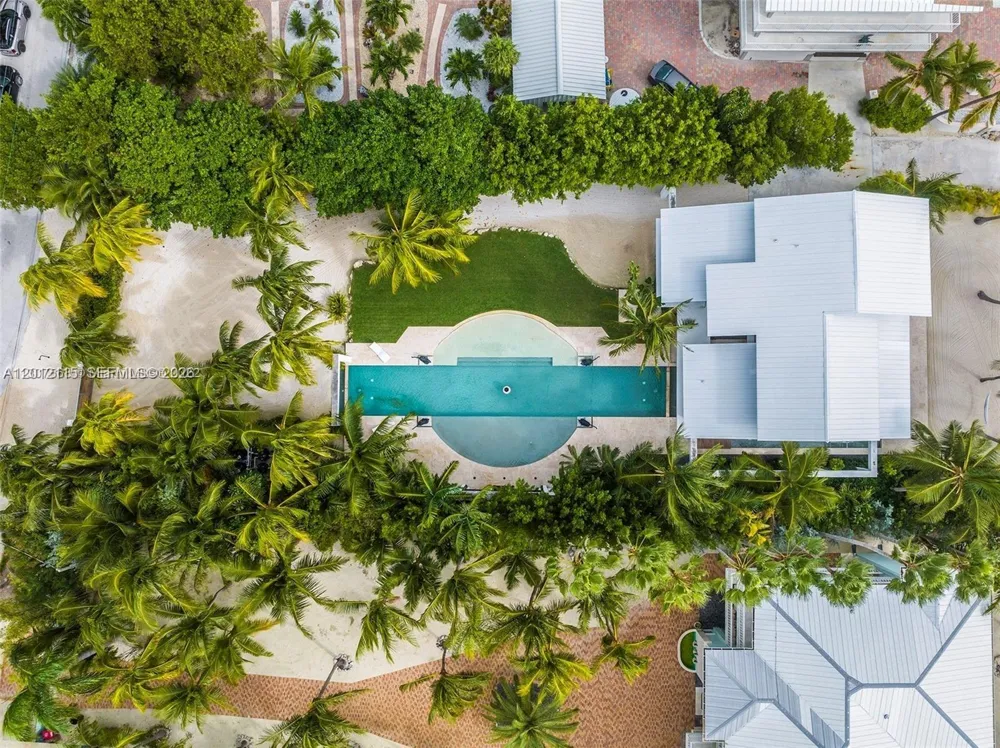 60 Ocean Front Dr Key Largo, FL 33037
