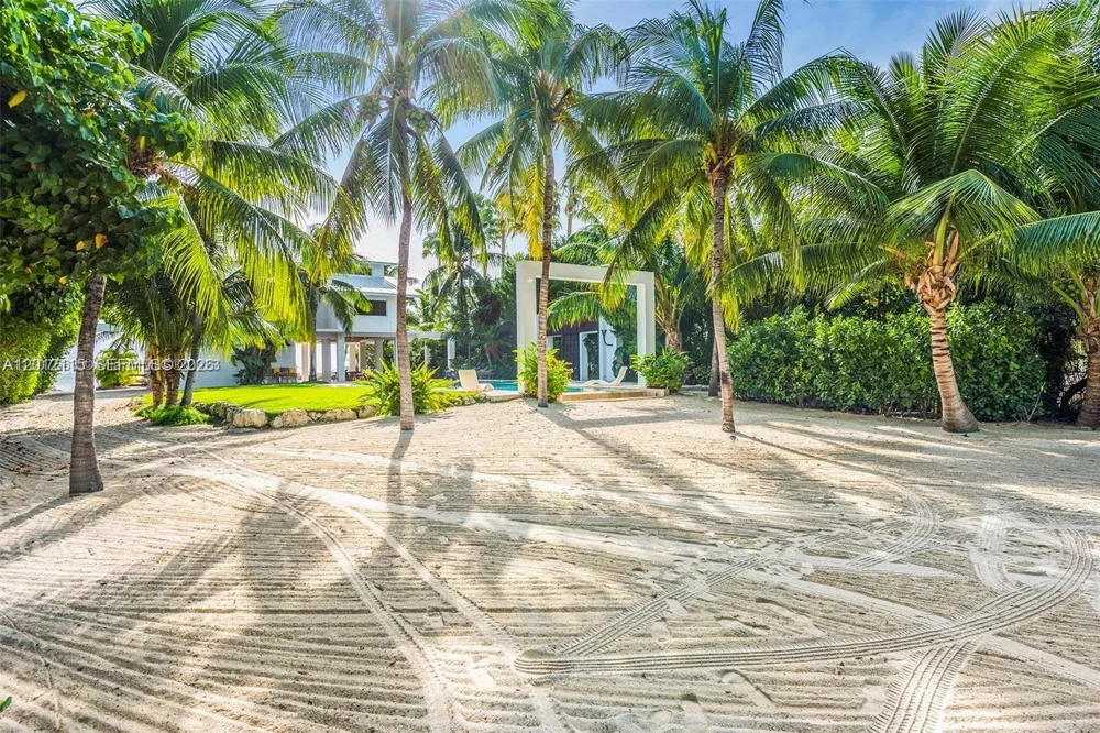 60 Ocean Front Dr Key Largo, FL 33037
