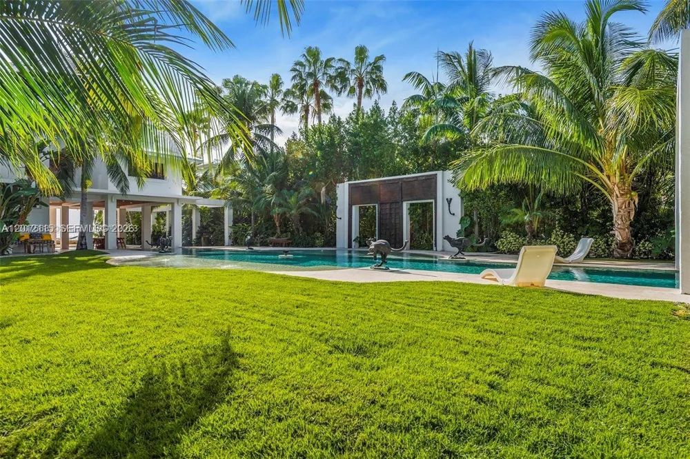 60 Ocean Front Dr Key Largo, FL 33037
