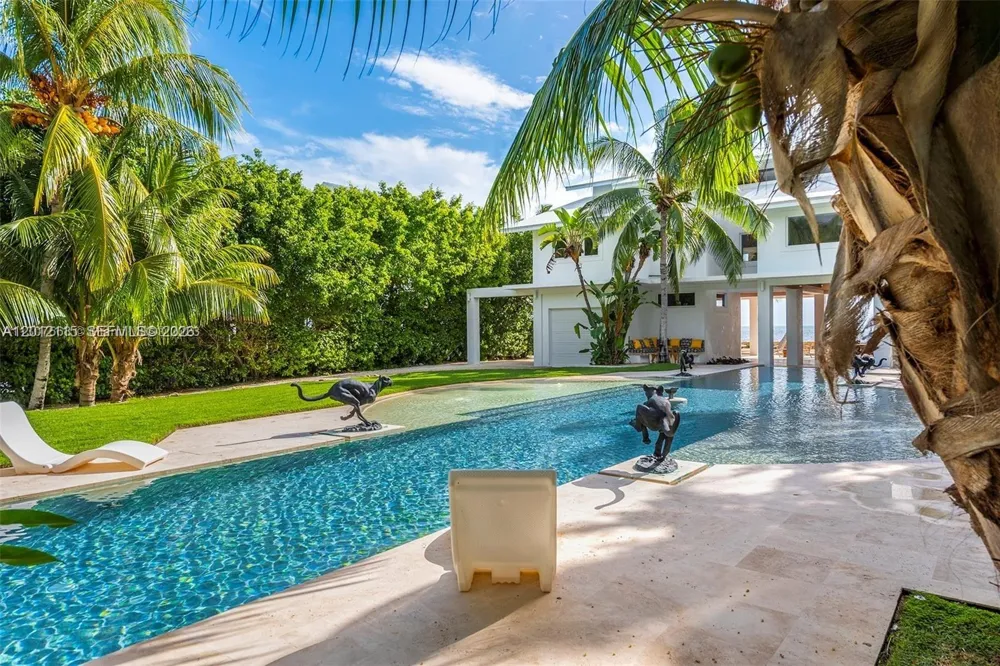 60 Ocean Front Dr Key Largo, FL 33037