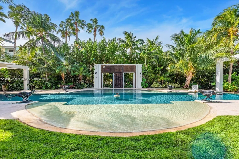 60 Ocean Front Dr Key Largo, FL 33037