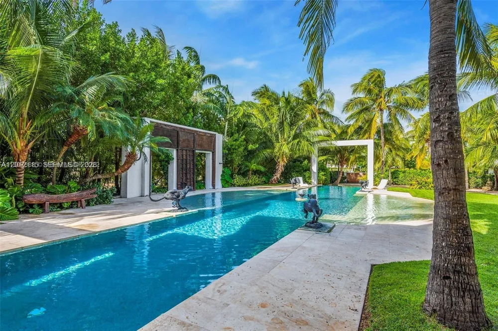 60 Ocean Front Dr Key Largo, FL 33037