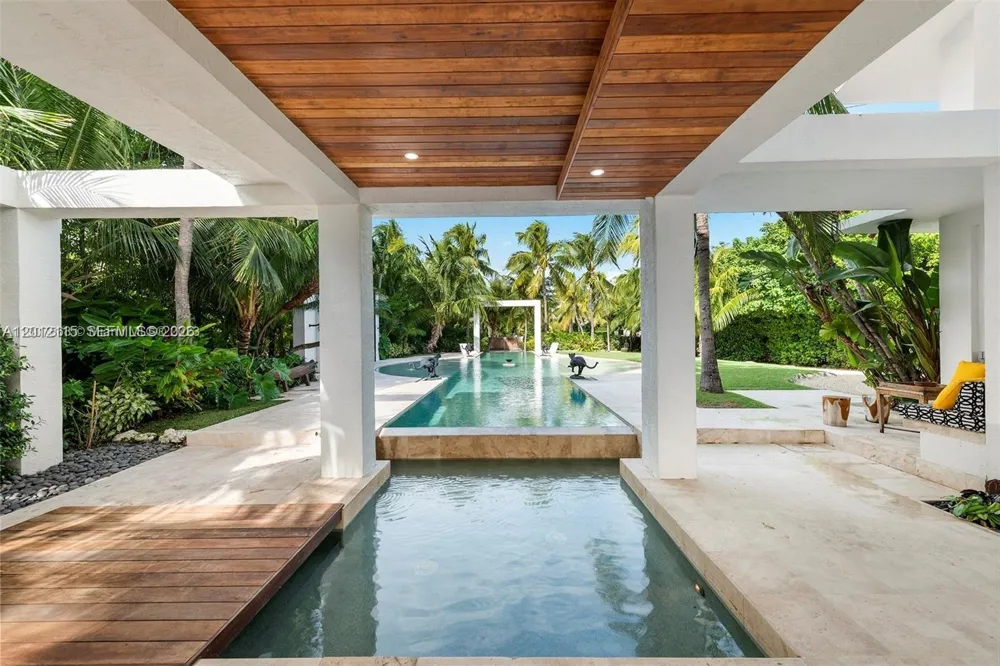 60 Ocean Front Dr Key Largo, FL 33037