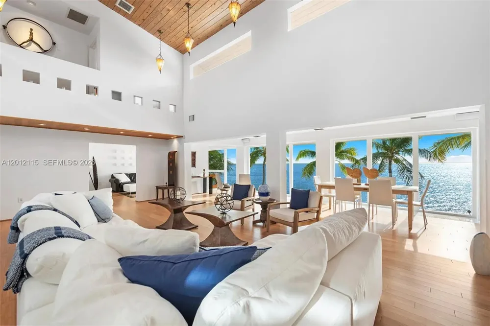 60 Ocean Front Dr Key Largo, FL 33037