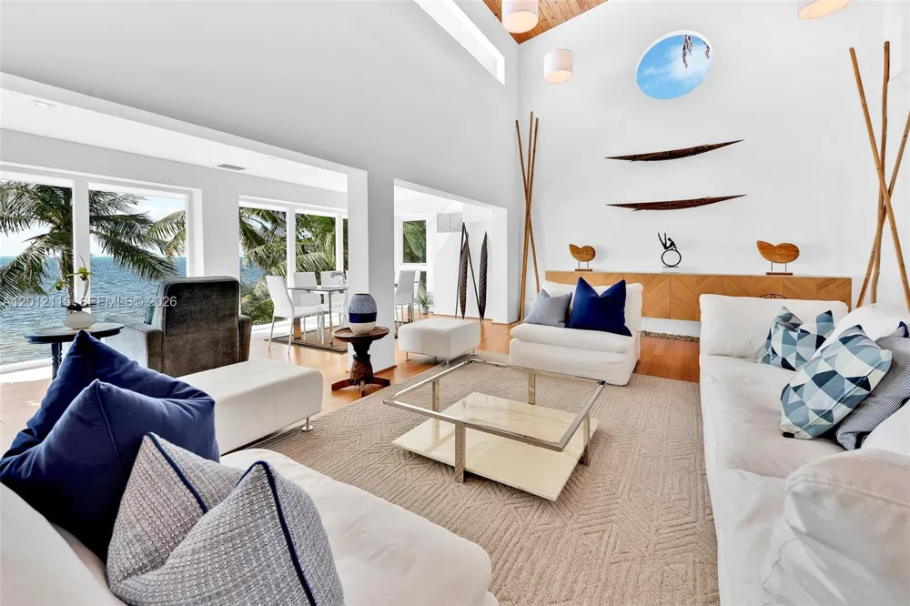 60 Ocean Front Dr Key Largo, FL 33037