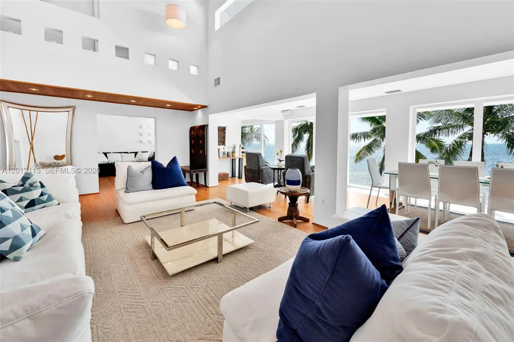 60 Ocean Front Dr Key Largo, FL 33037
