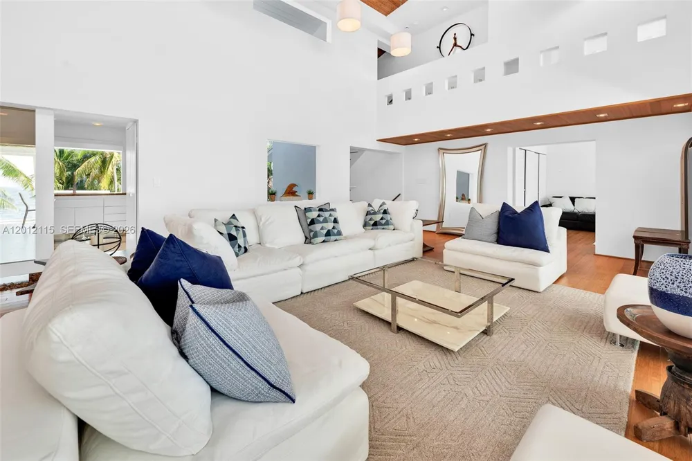 60 Ocean Front Dr Key Largo, FL 33037