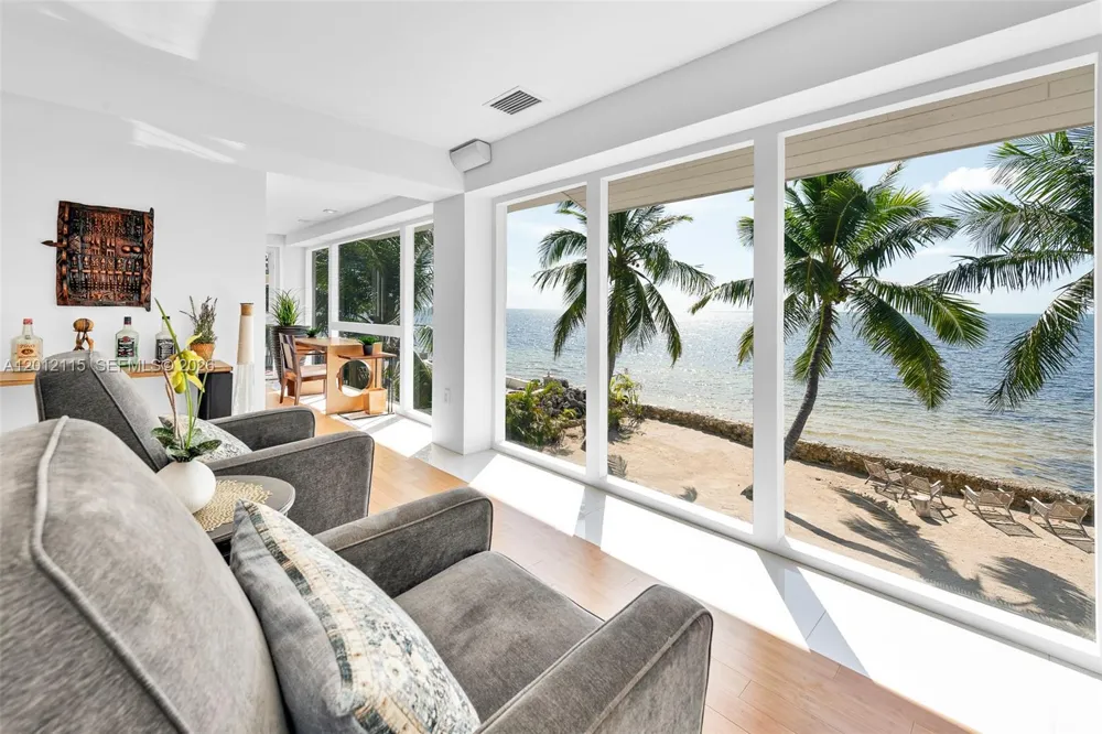 60 Ocean Front Dr Key Largo, FL 33037