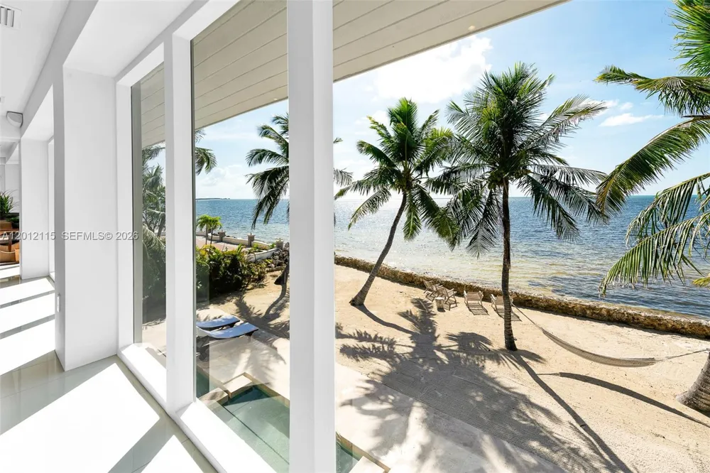 60 Ocean Front Dr Key Largo, FL 33037