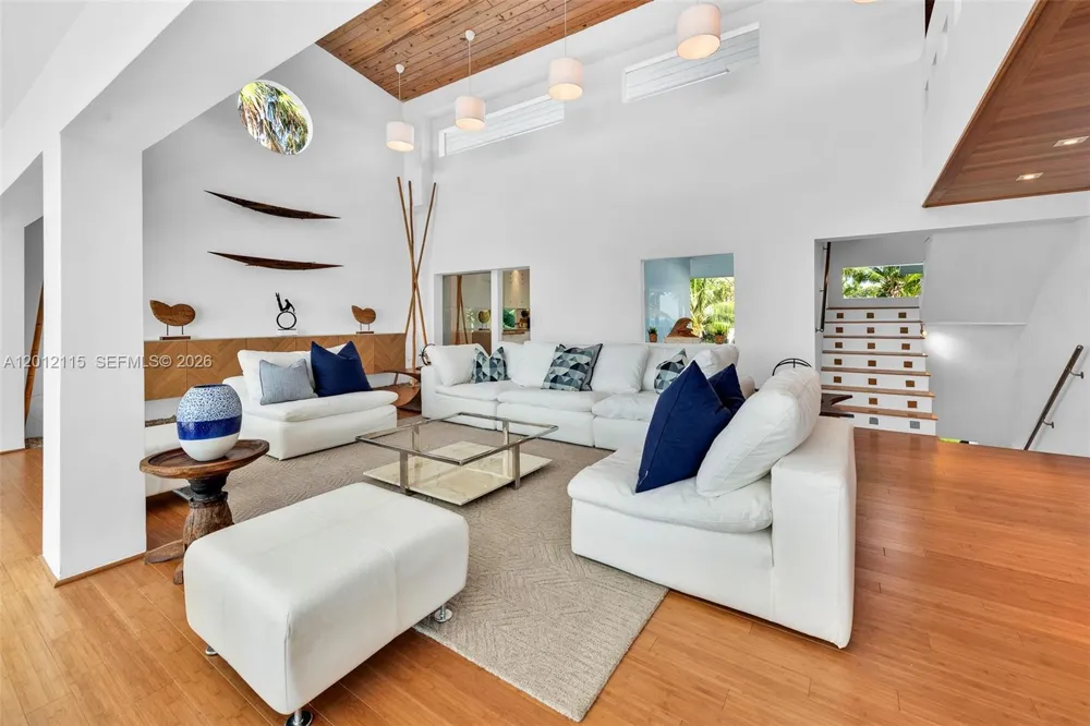 60 Ocean Front Dr Key Largo, FL 33037