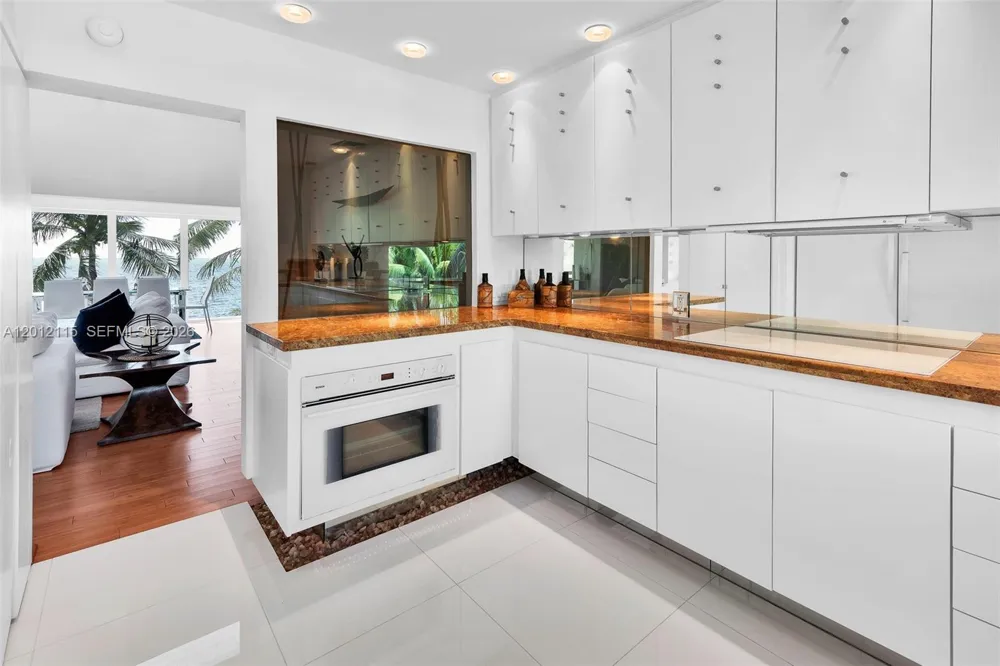60 Ocean Front Dr Key Largo, FL 33037