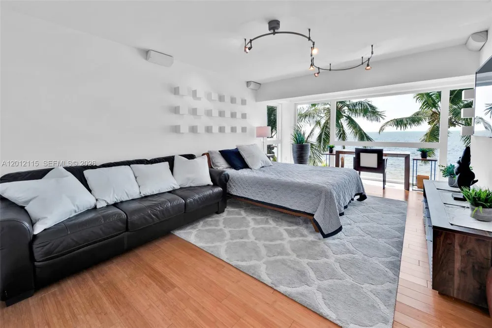 60 Ocean Front Dr Key Largo, FL 33037