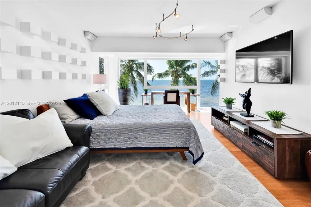 60 Ocean Front Dr Key Largo, FL 33037