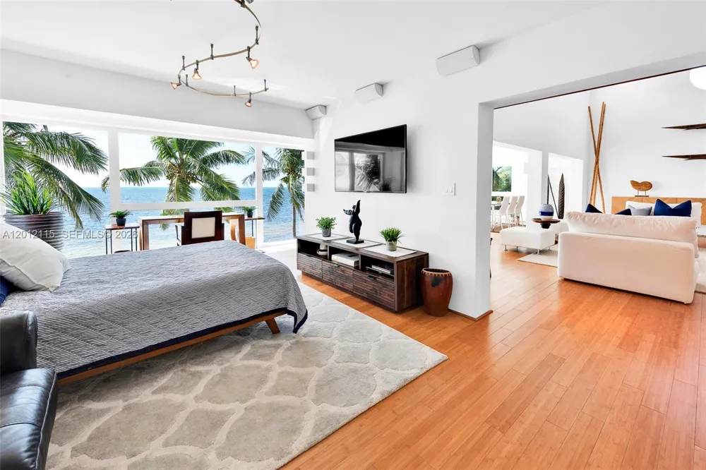 60 Ocean Front Dr Key Largo, FL 33037