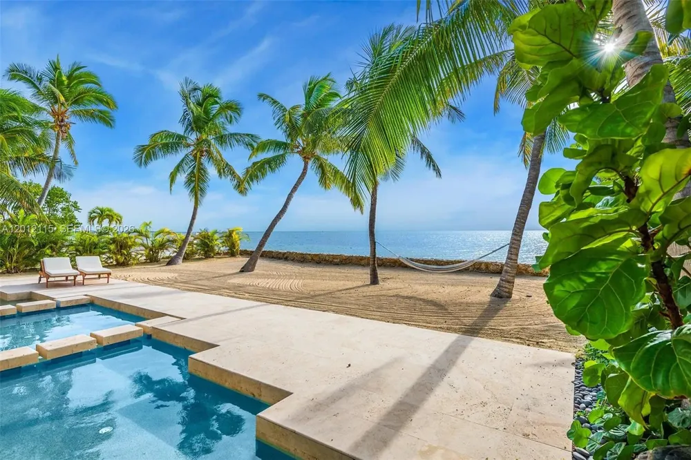 60 Ocean Front Dr Key Largo, FL 33037