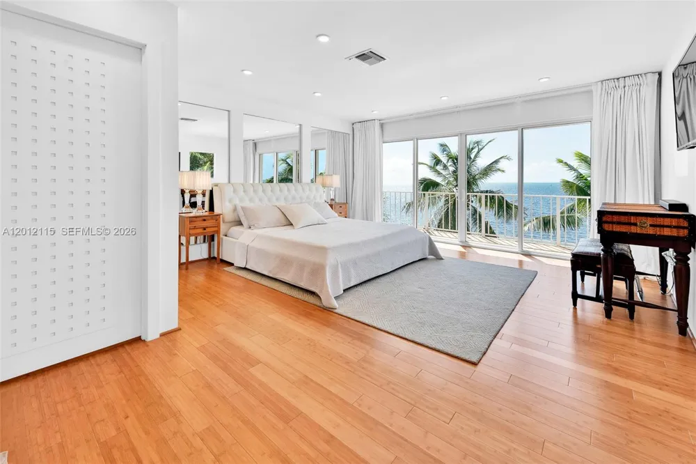 60 Ocean Front Dr Key Largo, FL 33037