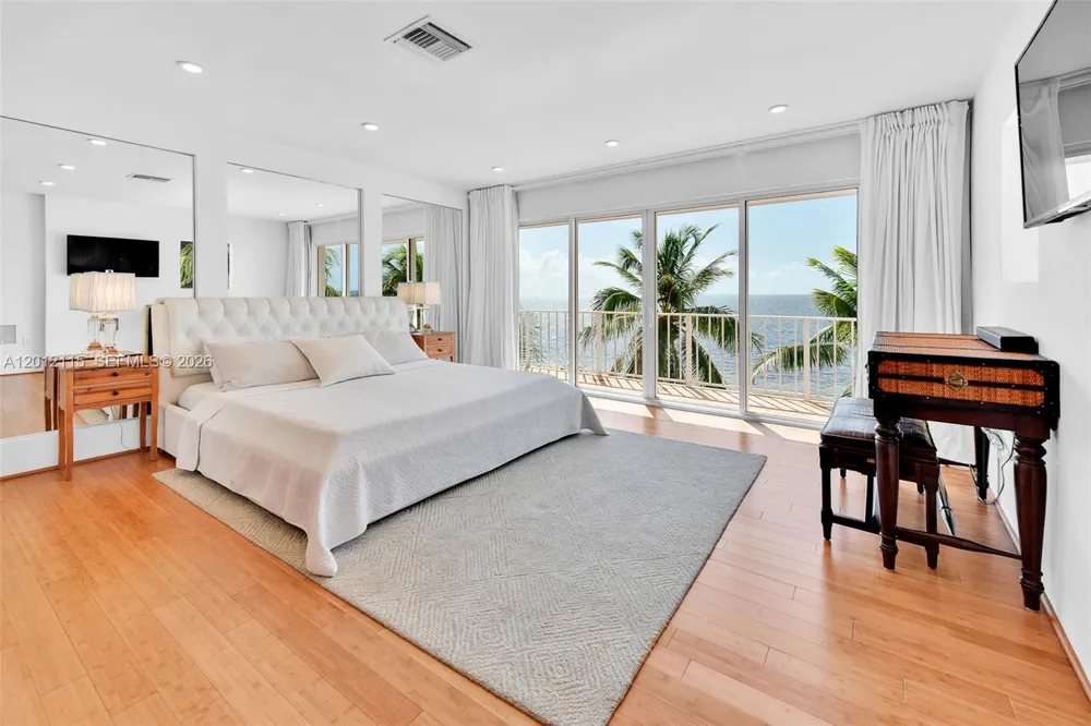 60 Ocean Front Dr Key Largo, FL 33037