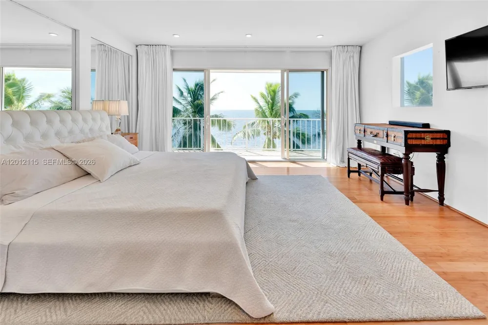 60 Ocean Front Dr Key Largo, FL 33037