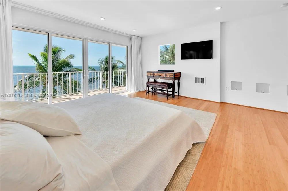 60 Ocean Front Dr Key Largo, FL 33037