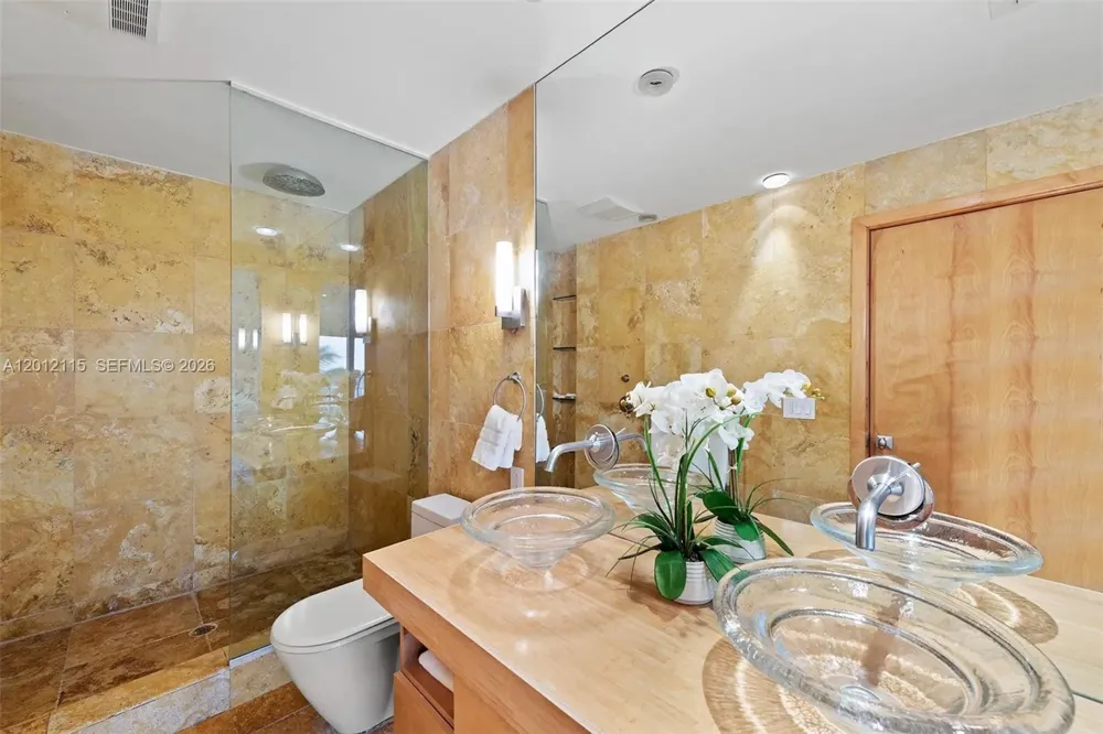 60 Ocean Front Dr Key Largo, FL 33037