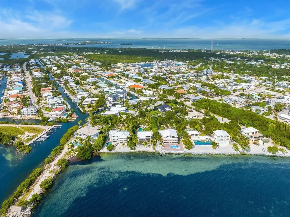 60 Ocean Front Dr Key Largo, FL 33037
