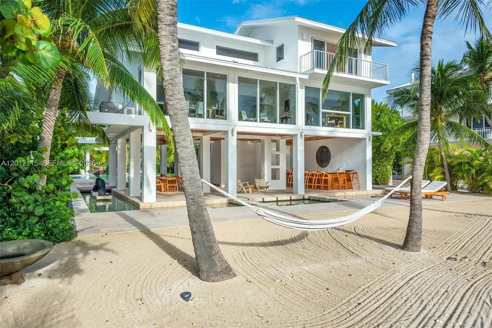 60 Ocean Front Dr Key Largo, FL 33037