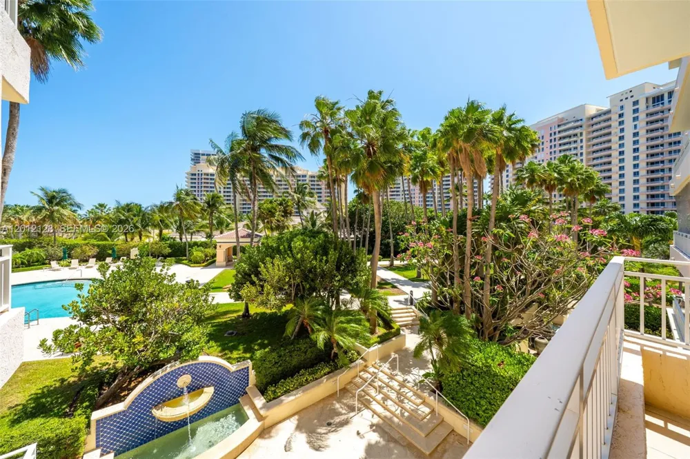 791 Crandon Blvd #404 Key Biscayne, FL 33149