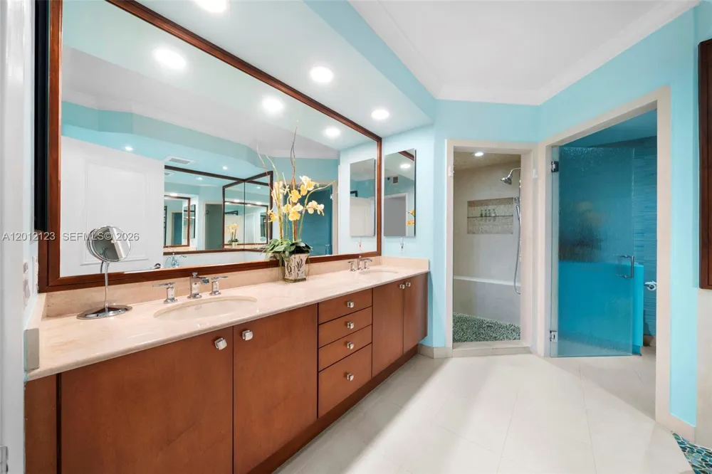 791 Crandon Blvd #404 Key Biscayne, FL 33149
