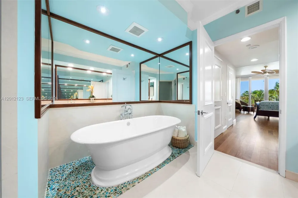 791 Crandon Blvd #404 Key Biscayne, FL 33149