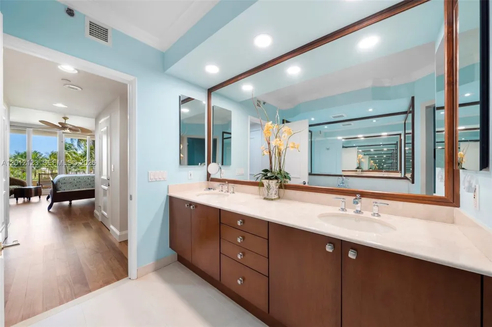 791 Crandon Blvd #404 Key Biscayne, FL 33149