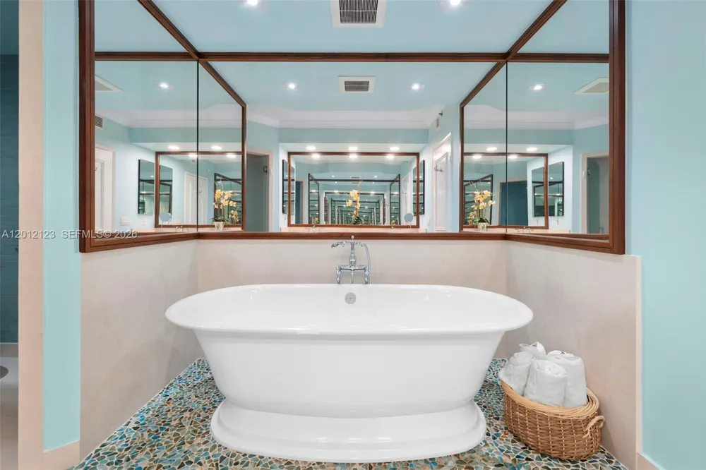 791 Crandon Blvd #404 Key Biscayne, FL 33149