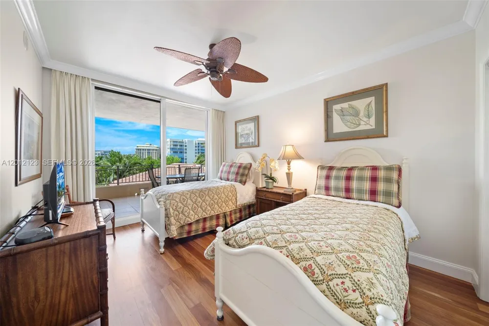 791 Crandon Blvd #404 Key Biscayne, FL 33149