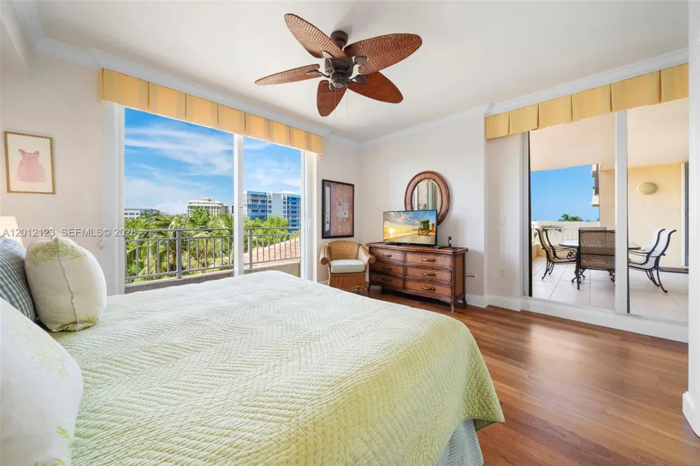 791 Crandon Blvd #404 Key Biscayne, FL 33149