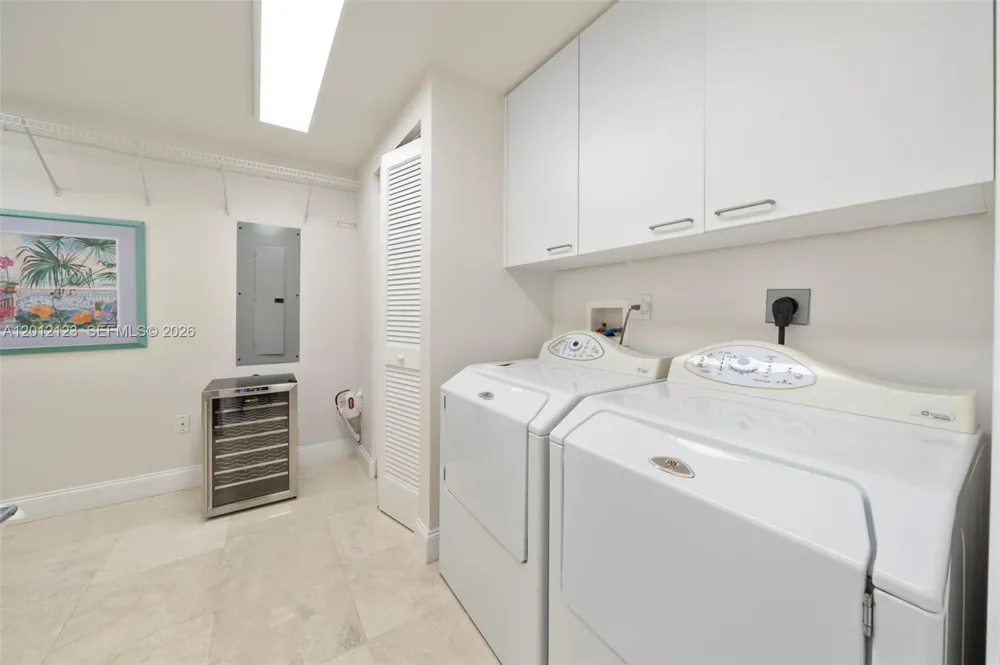 791 Crandon Blvd #404 Key Biscayne, FL 33149