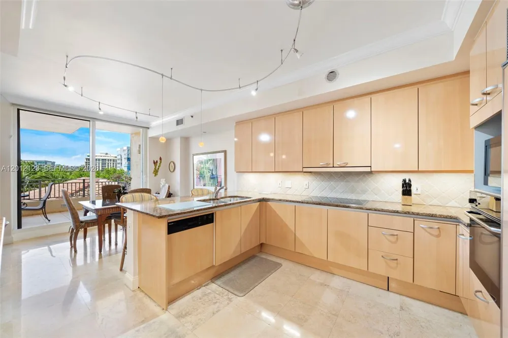 791 Crandon Blvd #404 Key Biscayne, FL 33149