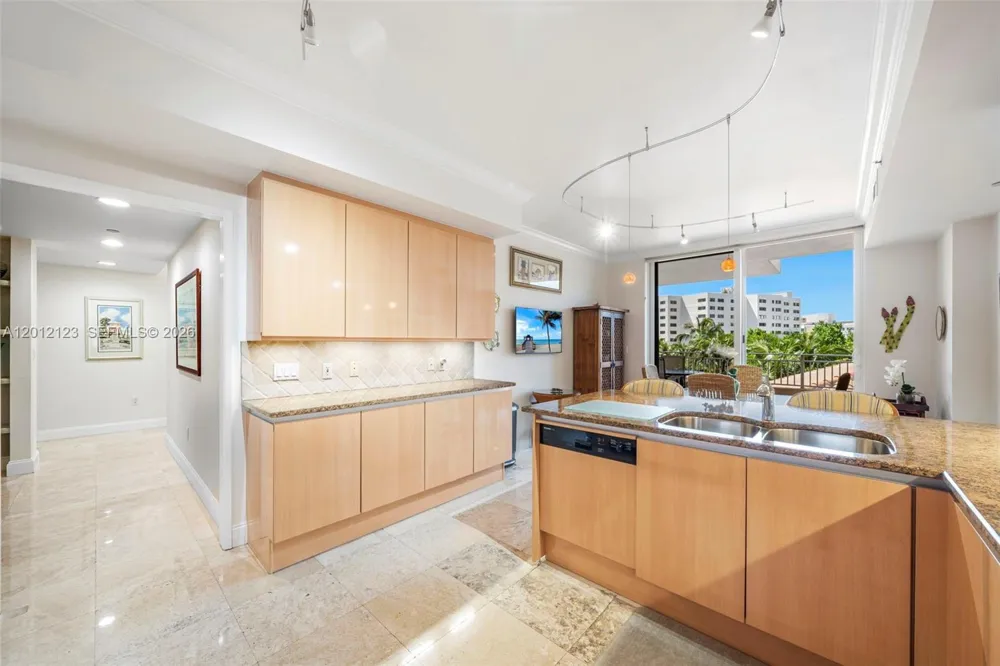 791 Crandon Blvd #404 Key Biscayne, FL 33149