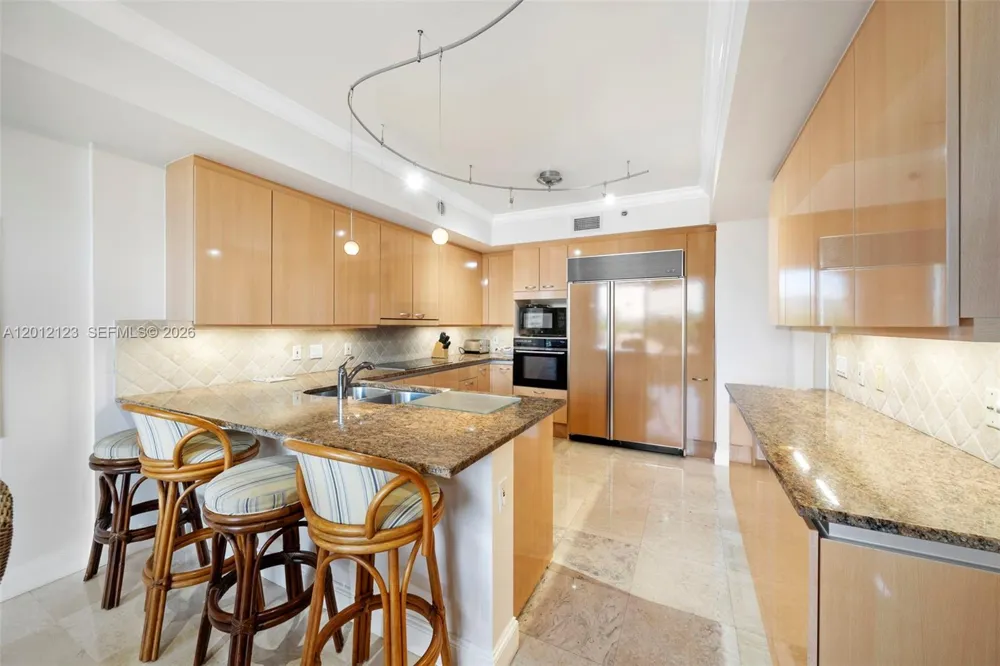 791 Crandon Blvd #404 Key Biscayne, FL 33149