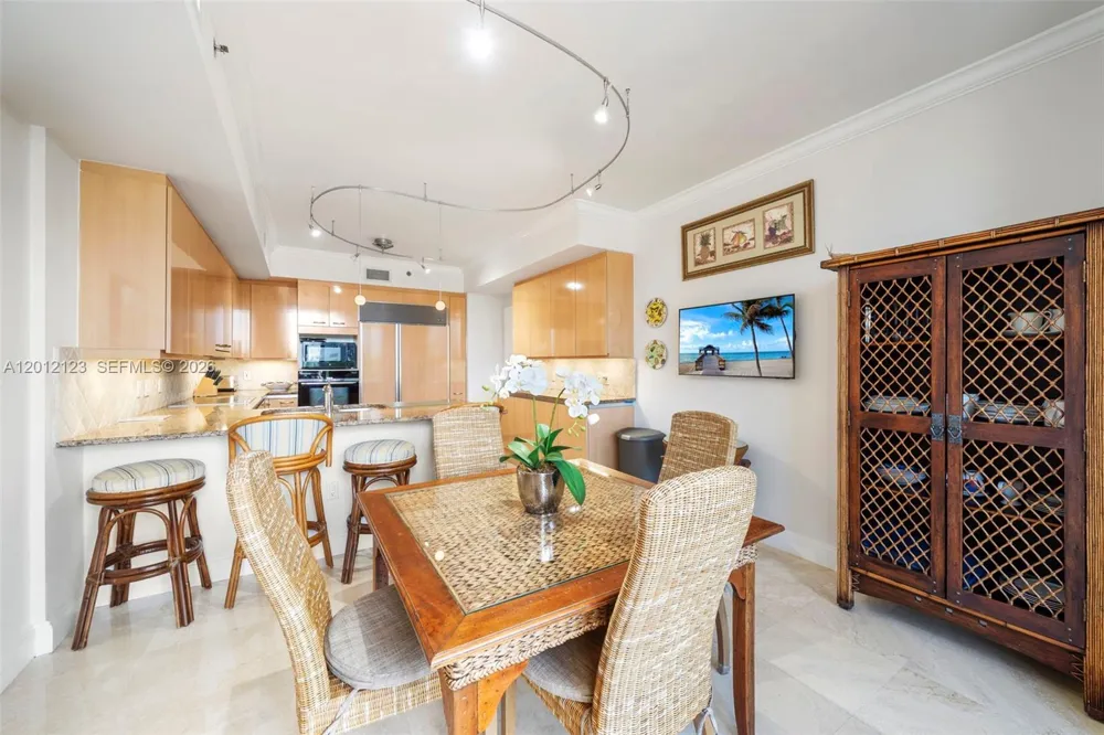 791 Crandon Blvd #404 Key Biscayne, FL 33149