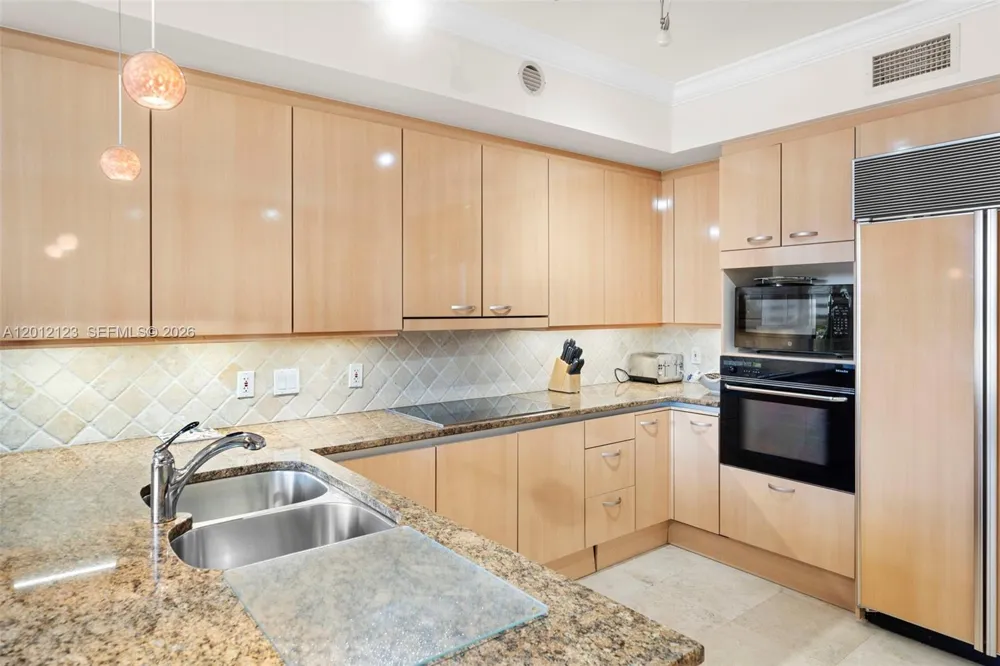 791 Crandon Blvd #404 Key Biscayne, FL 33149