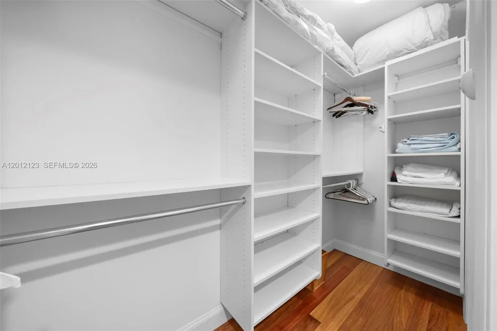 791 Crandon Blvd #404 Key Biscayne, FL 33149