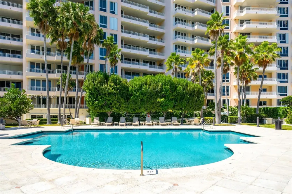 791 Crandon Blvd #404 Key Biscayne, FL 33149