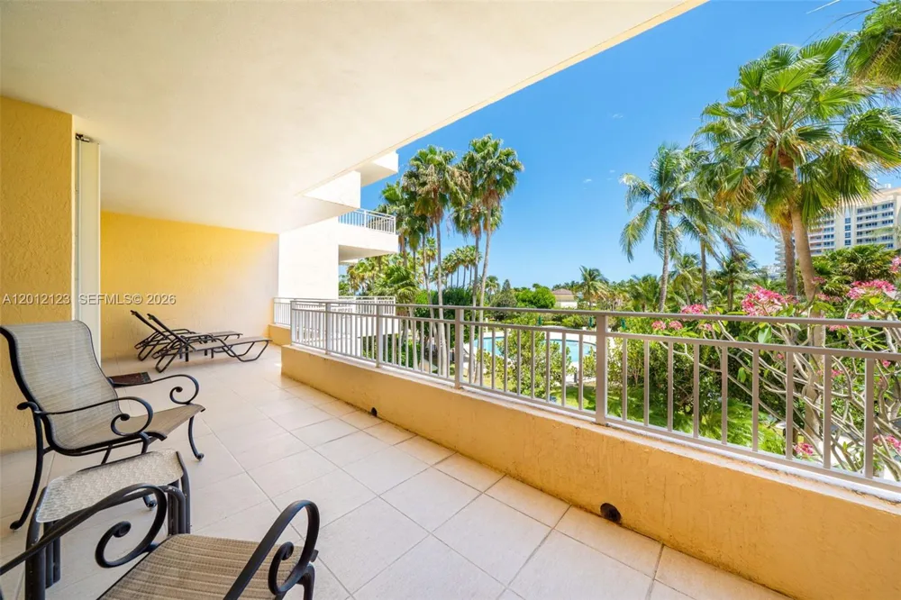 791 Crandon Blvd #404 Key Biscayne, FL 33149
