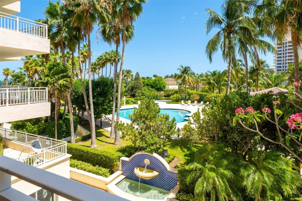 791 Crandon Blvd #404 Key Biscayne, FL 33149