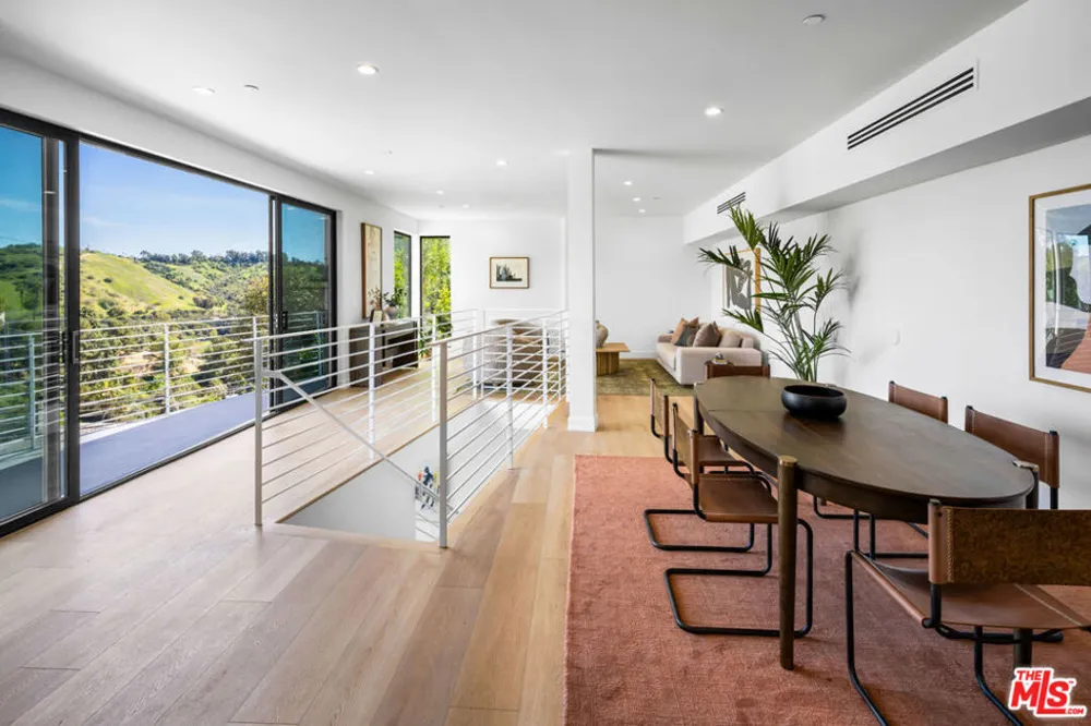 4683 Glenalbyn Drive Los Angeles, CA 90065