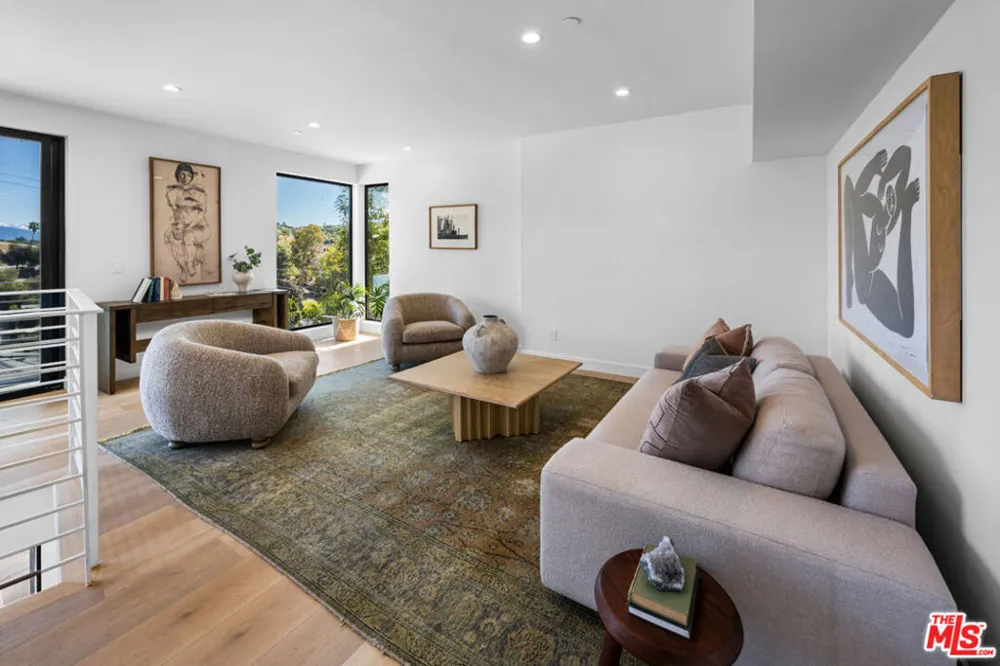 4683 Glenalbyn Drive Los Angeles, CA 90065