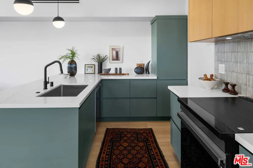 4683 Glenalbyn Drive Los Angeles, CA 90065