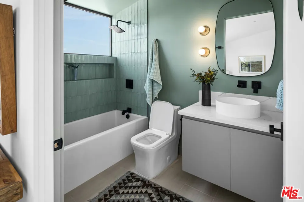 4683 Glenalbyn Drive Los Angeles, CA 90065