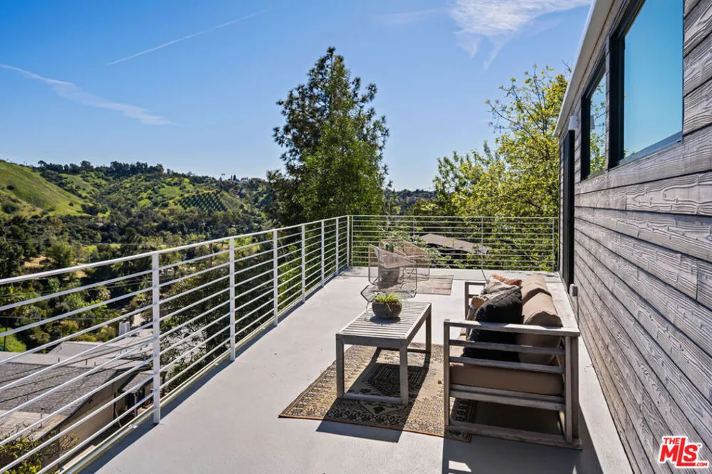 4683 Glenalbyn Drive Los Angeles, CA 90065