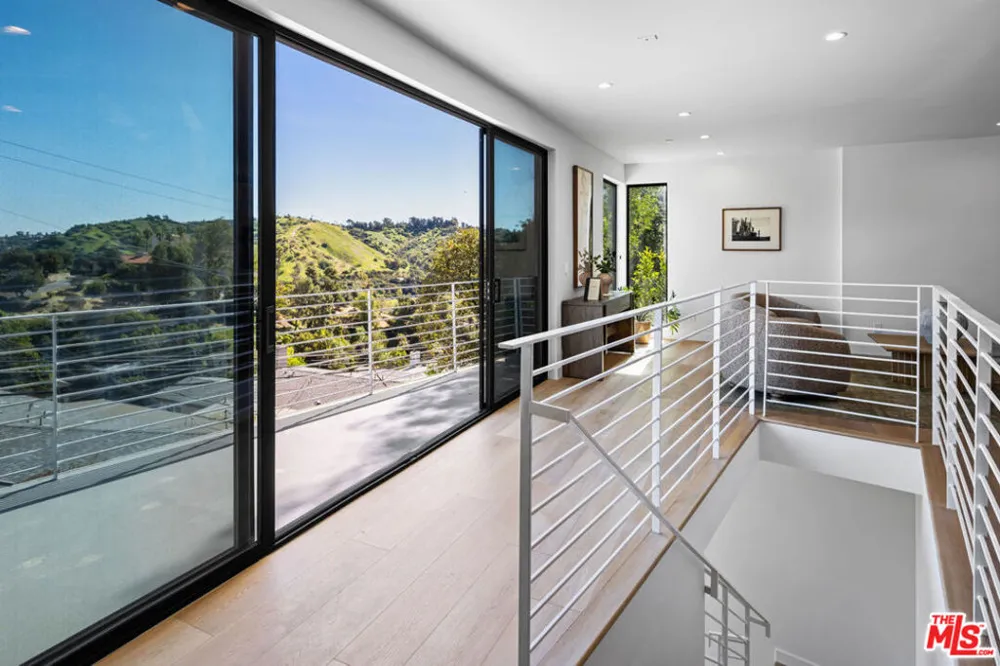4683 Glenalbyn Drive Los Angeles, CA 90065